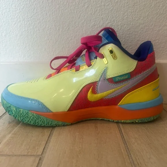 Nike LeBron 20 Men’s Basketball, size 8 - Picture 6 of 10